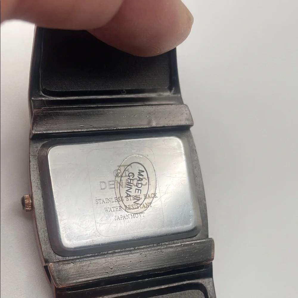 Elegant Brown Textured Women's Watch